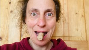 Hörbücher einsprechen - Die Vorbereitung; Julia hat einen Korken zwischen den Zähnen